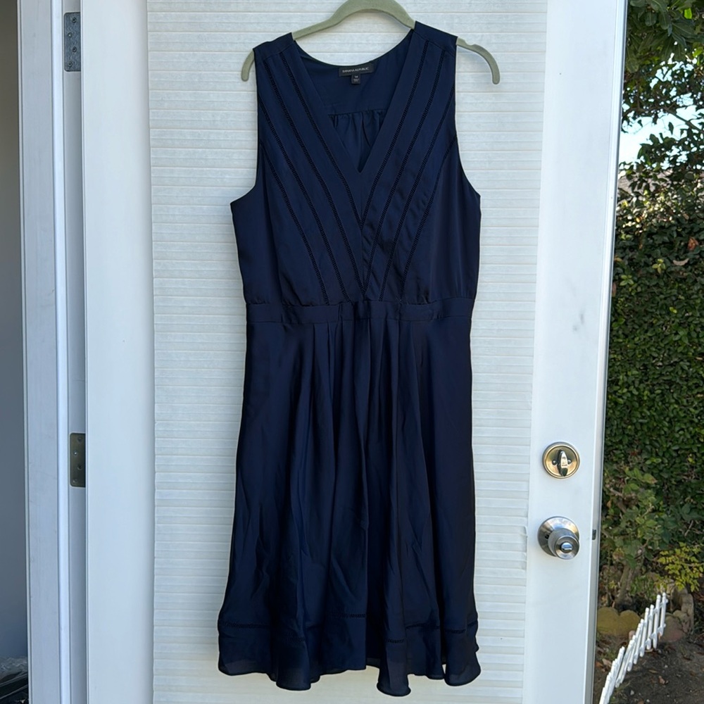 EUC Navy Banana Republic V-neck Flowy Dress Size 14